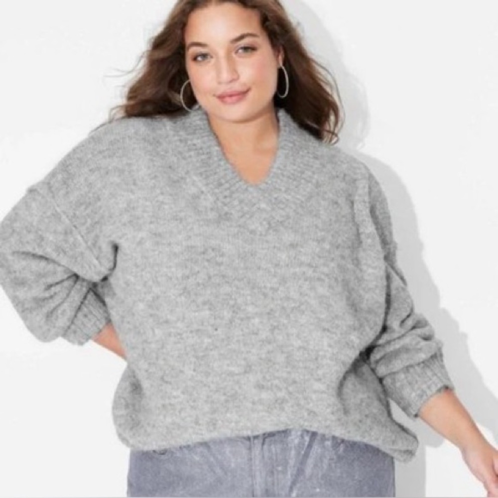 Wild Fable Women’s Oversized Gray V-Neck Sweater